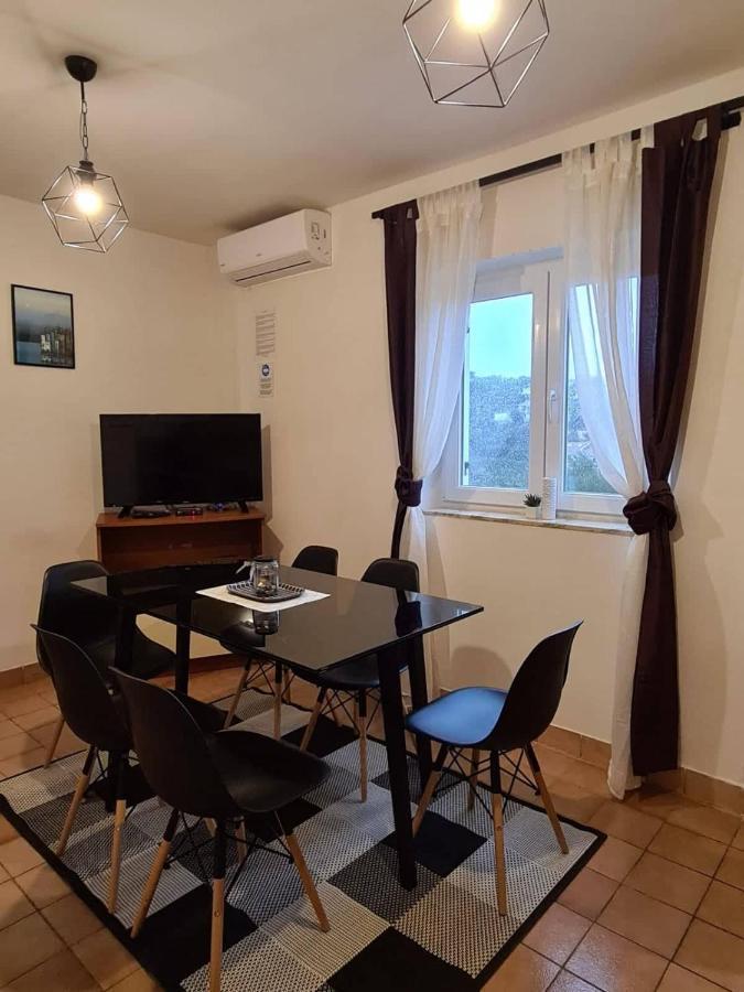 Apartments Solis, 50 M From The Sea - Jakisnica Ngoại thất bức ảnh